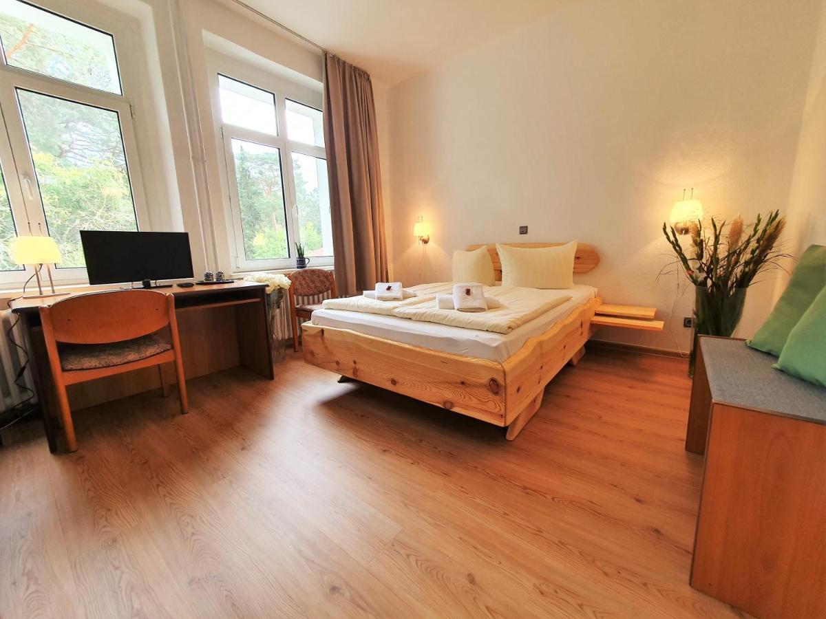 Hotel Waldhotel Am See Berlin-Schmoeckwitz 3*