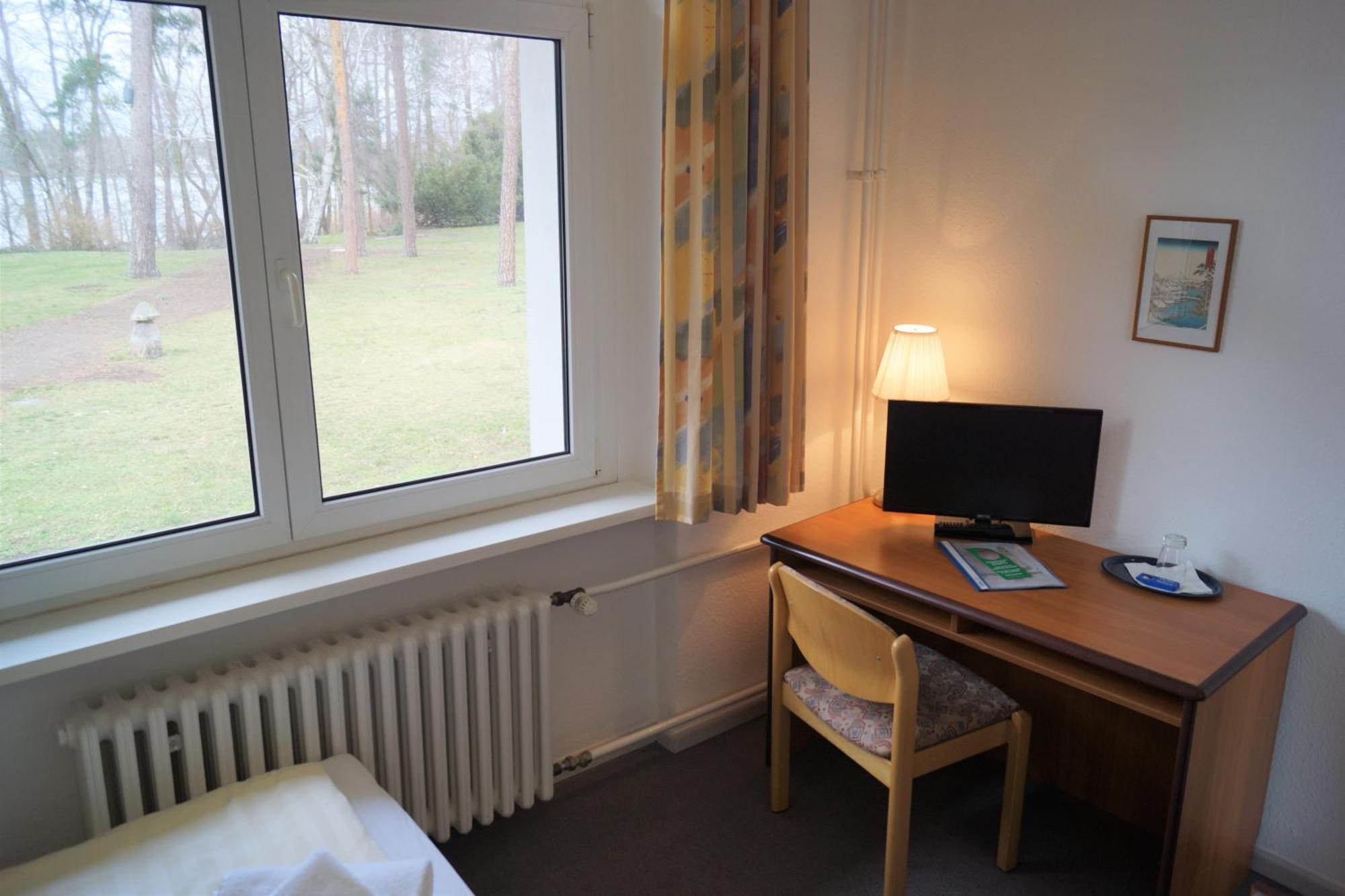 Waldhotel Am See Berlin-Schmoeckwitz