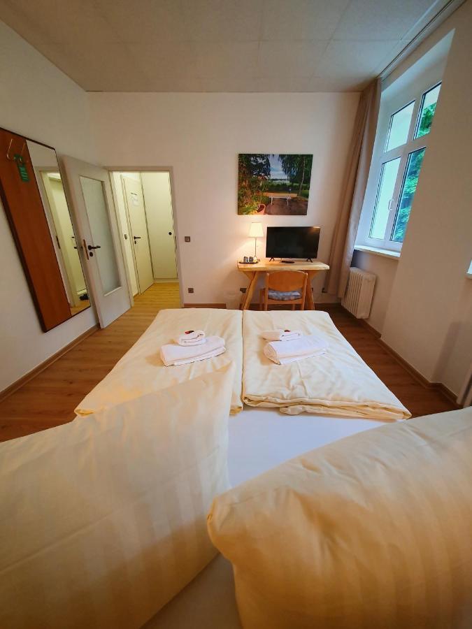 Waldhotel Am Berlin-schmoeckwitz Hotel Berlino